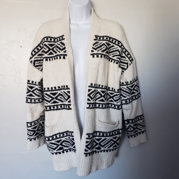Joie Large Plush Long Sleeve Sweater Cardigan White Black Aztec Pattern Pockets - Picture 1 of 8